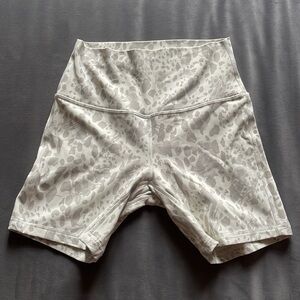 Like new Lululemon Align 6inch Biker Shorts SIZE 6